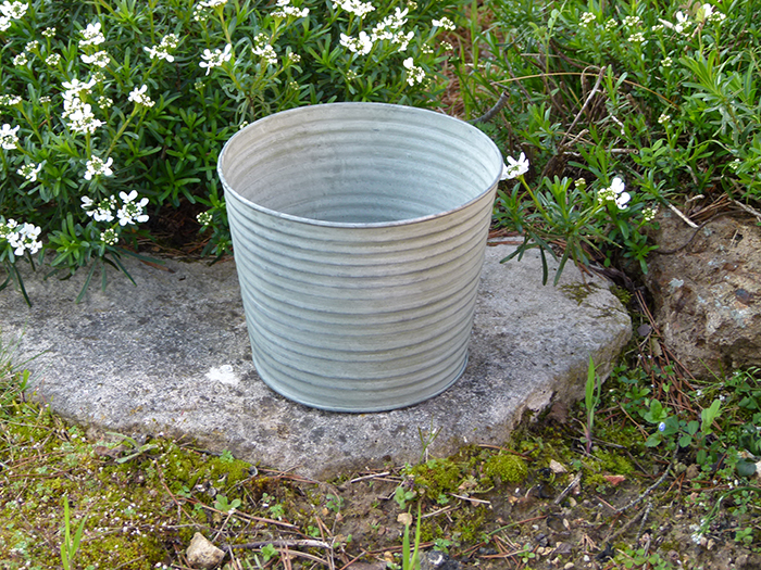cache-pot_krentz_63621587_1.jpg Cache-pot zinc strié PM déco campagne – Image 1