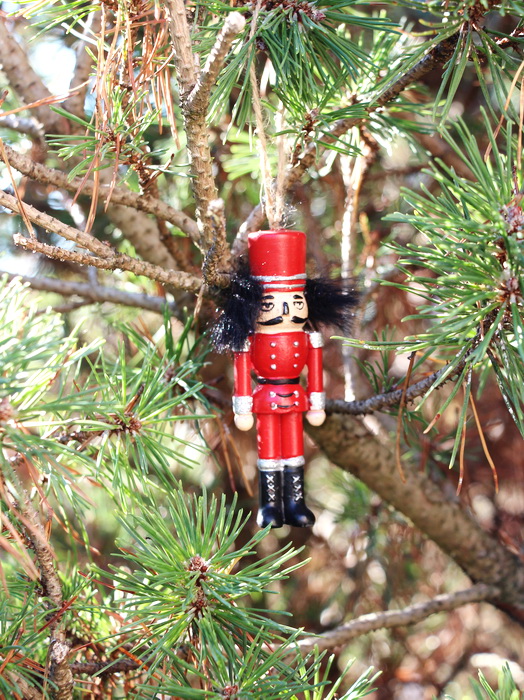 deco_noel_ib_laursen_92064-00_2.jpg Casse-noisette en bois à suspendre déco noël Ib Laursen – Image 1