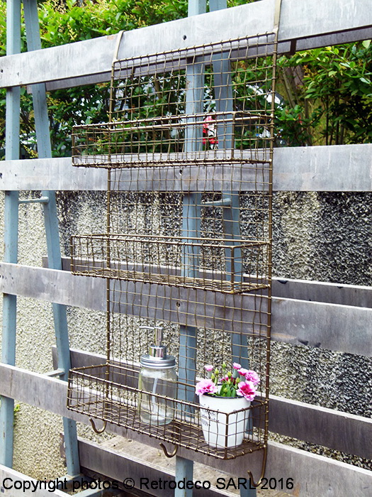 etagere_deco_scandinave_madam_stoltz_16722ac_1.jpg Etagère métal à suspendre 3 niveaux et crochets Madam Stoltz – Image 1