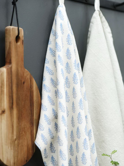 torchon_ib_laursen_66024-13.jpg Torchon coton feuilles bleues Ib Laursen – Image 1