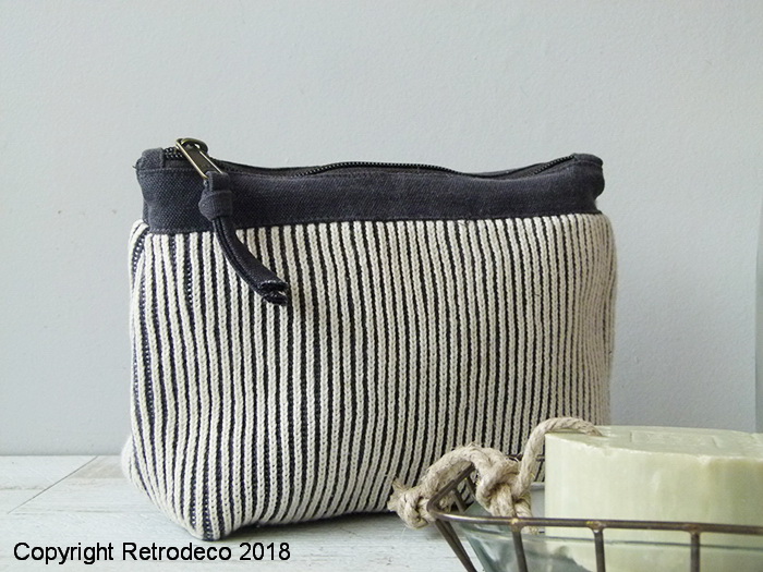 trousse_maquillage_ib_laursen_6386-01_1.jpg Trousse à maquillage Altum gris et blanc façon tricot Ib Laursen – Image 1