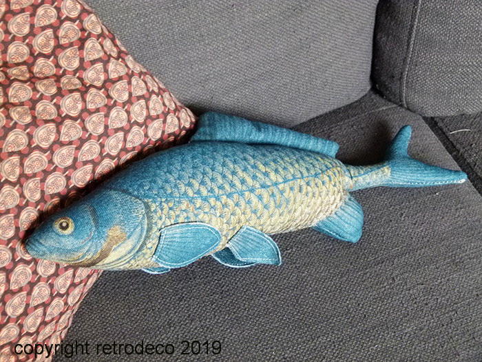coussin_chehoma_24403.jpg Coussin poisson Real bleu déco bord de mer Chehoma – Image 1