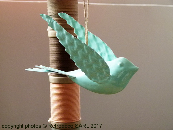 oiseau_suspendre_chehoma_21573_2.jpg Oiseau à suspendre métal vert déco cosy Chehoma – Image 1