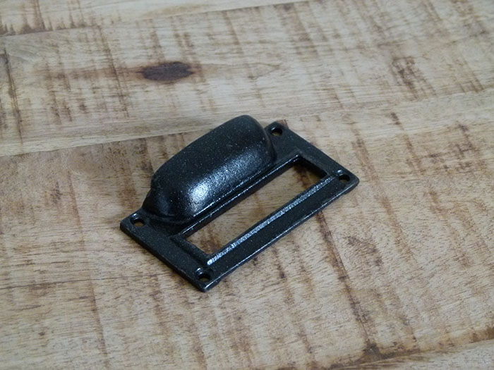 poignee_porte_chehoma_23906.jpg Poignée de tiroir et porte-étiquette déco atelier Chehoma – Image 1