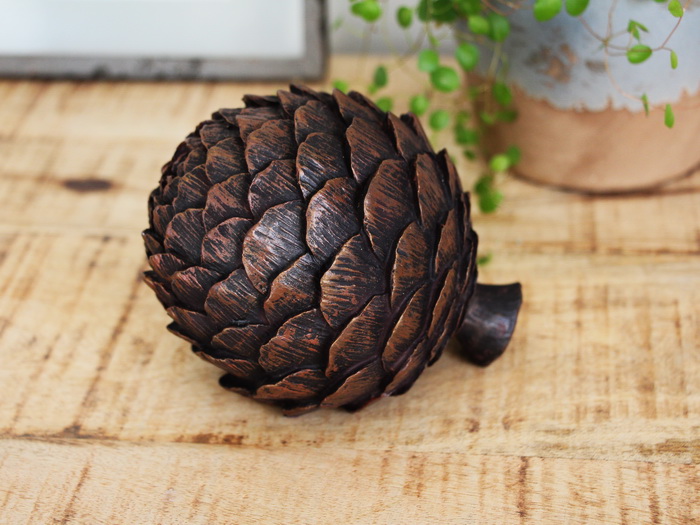 pomme_de_pin_retrodeco_POM1.jpg Pomme de pin résine Retrodeco – Image 1