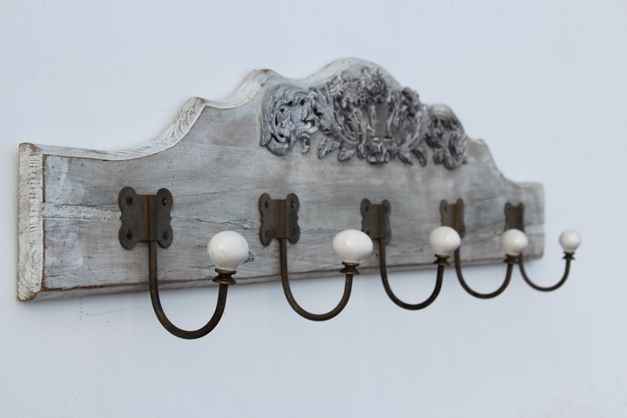 portemanteau_chehoma_xxxx1.jpg Porte-manteau bois gris blanchi 5 crochets motif corbeille – Image 1