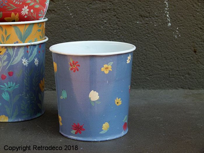 pot_metal_chehoma_23052_1.jpg Pot métal Fleurs des Champs bleu mini fleurs déco cosy Chehoma – Image 1