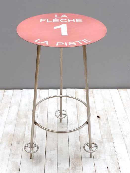 table_bar_chehoma_31141_1.jpg Table de bar haute rouge La Flèche 1 déco montagne Chehoma – Image 1