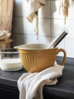 Bol verseur à pâtisserie Mynte Mustard en grès Ib Laursen – Image 2