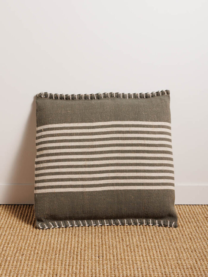 Coussin fines rayures Chehoma – Image 1