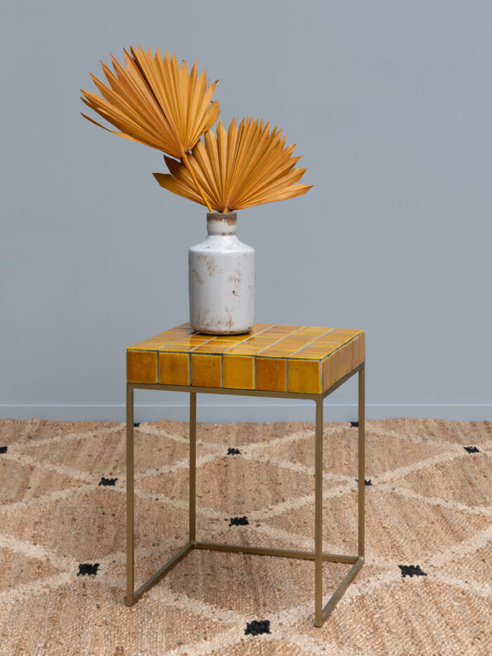 Table d'appoint jaune Coimbra Chehoma – Image 1