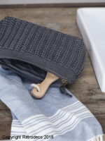 Trousse à maquillage gris foncé façon tricot Ib Laursen – Image 2