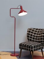 Lampe sur pied rouge Baltimore Chehoma – Image 2