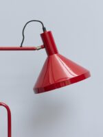 Lampe sur pied rouge Baltimore Chehoma – Image 3