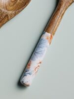 Couverts à salade manguier émaillé Coraux – Image 2