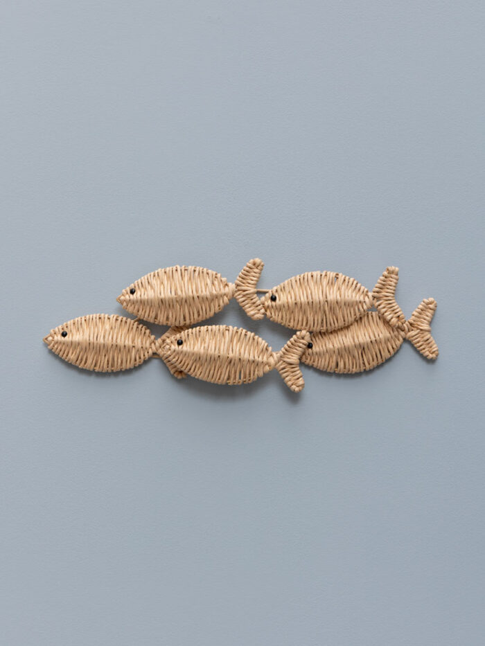 Petit banc de poisson en jonc de mer – Image 4