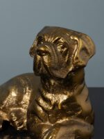 Chien couché doré – Image 5