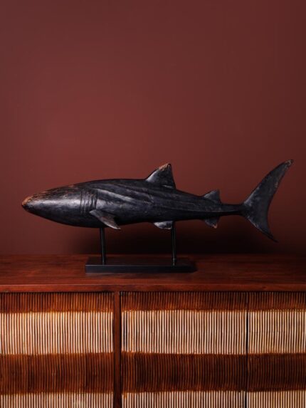 Grand requin noir base métal Chehoma