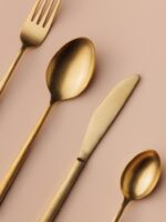 Set de 16 couverts pour 4 personnes dorés – Image 3