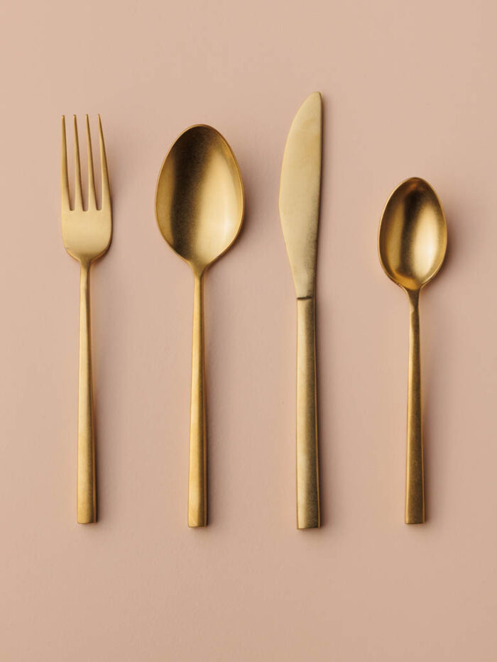 Set de 16 couverts pour 4 personnes dorés Chehoma