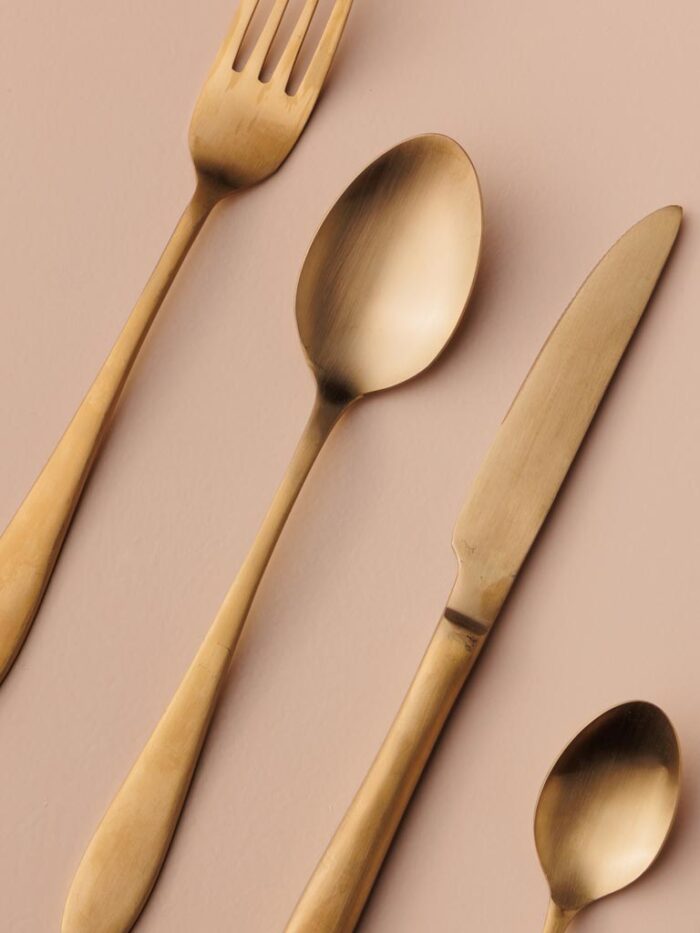 Set de 16 couverts pour 4 personnes finition rosée – Image 3