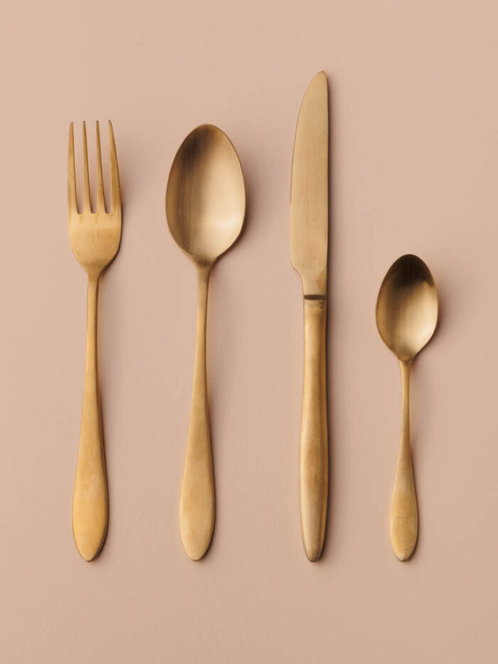 Set de 16 couverts pour 4 personnes finition rosée Chehoma