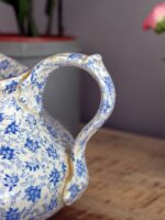 Pichet céramique fleurs bleues – Image 5