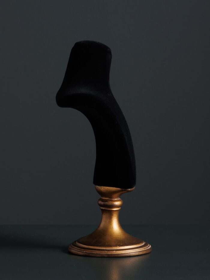Buste noir sur pied Ombre – Image 2