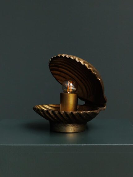 Lampe à poser coquillage doré Ariel Chehoma