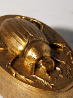 Boîte dorée et couvercle scarabée – Image 2