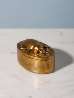 Boîte dorée et couvercle scarabée Chehoma
