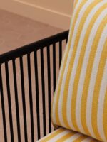 Chaise à accoudoirs rayures jaunes Springs – Image 4