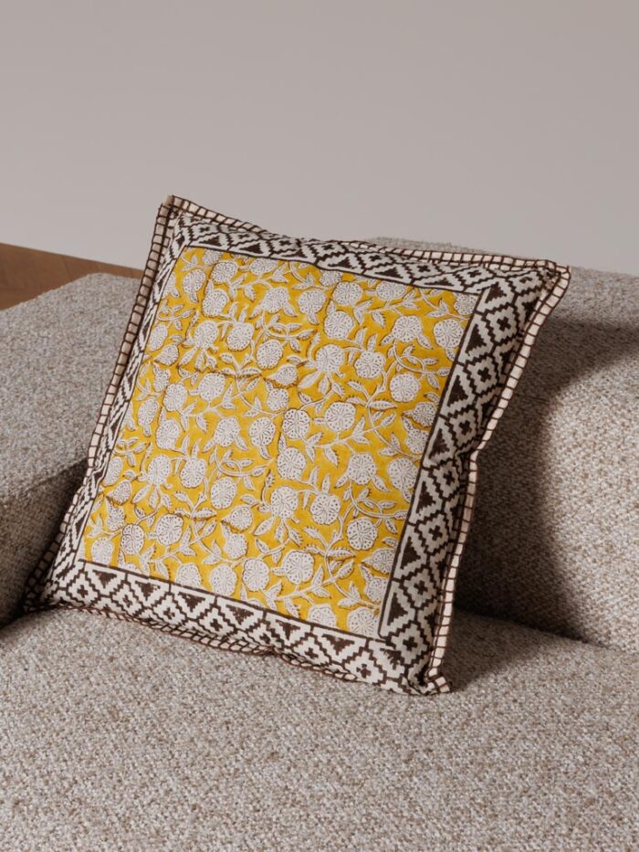 Coussin blockprint fleuri cumin – Image 2