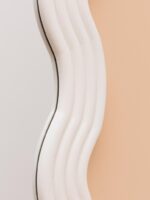 Grand miroir blanc ondulé Ziggy – Image 3