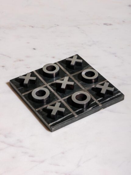 Jeu OXO en marbre noir Chehoma