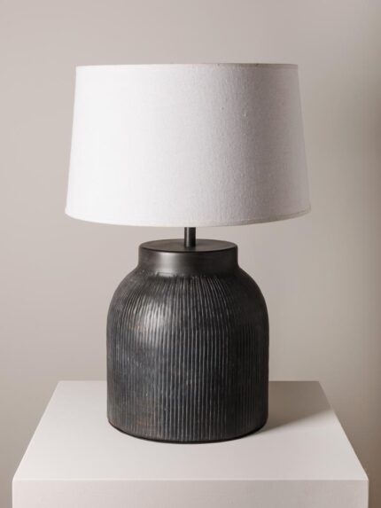 Lampe gris foncé stirée Chehoma