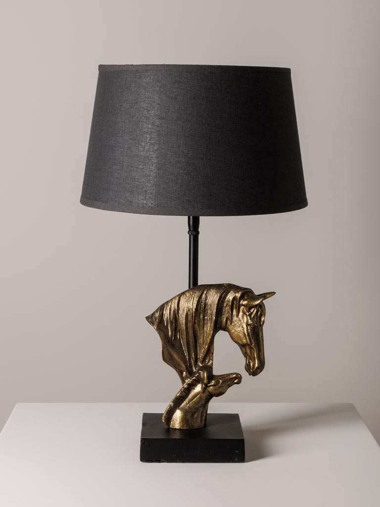 Lampe dorée Elevage de chevaux Chehoma