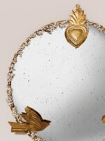 Miroir convexe décor de perles et Ex-voto – Image 2