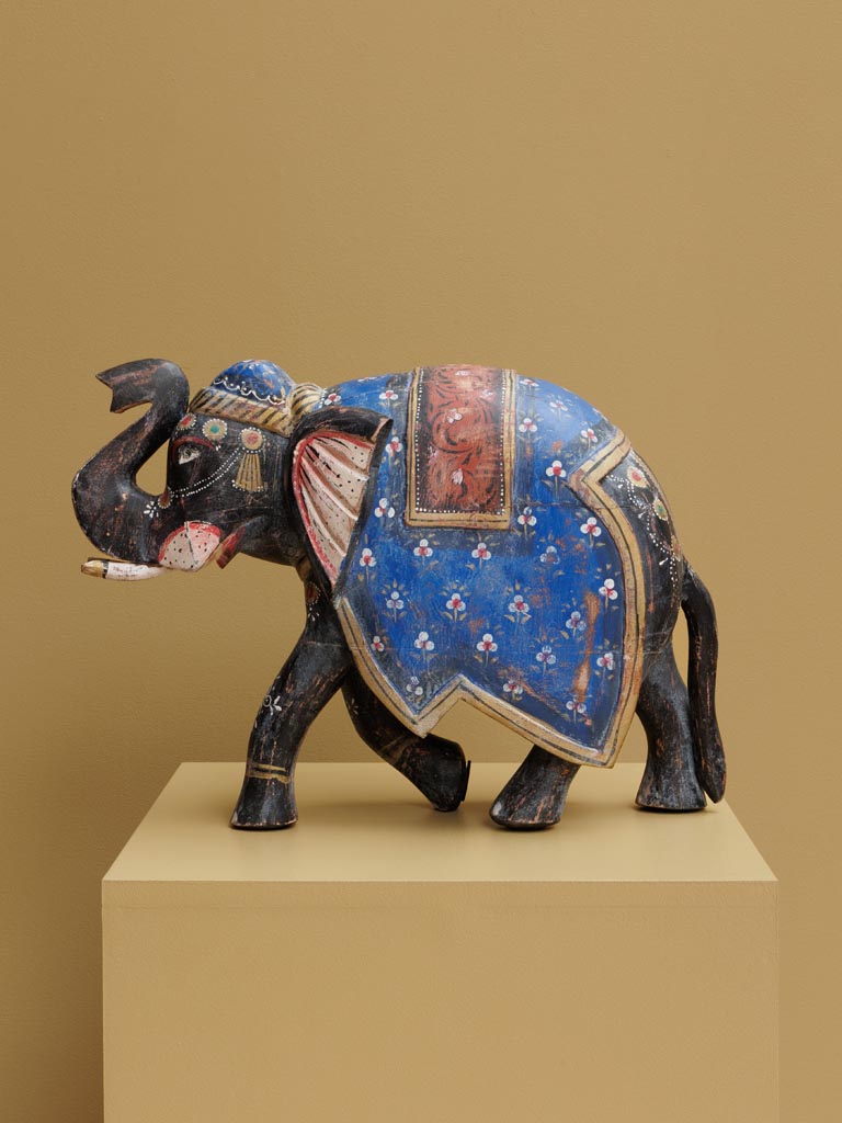 Eléphant en bois peint Célèbes Chehoma