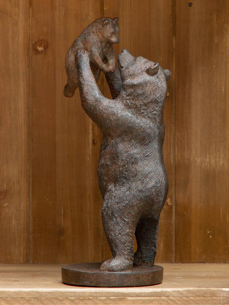 Ours portant son bébé Chehoma