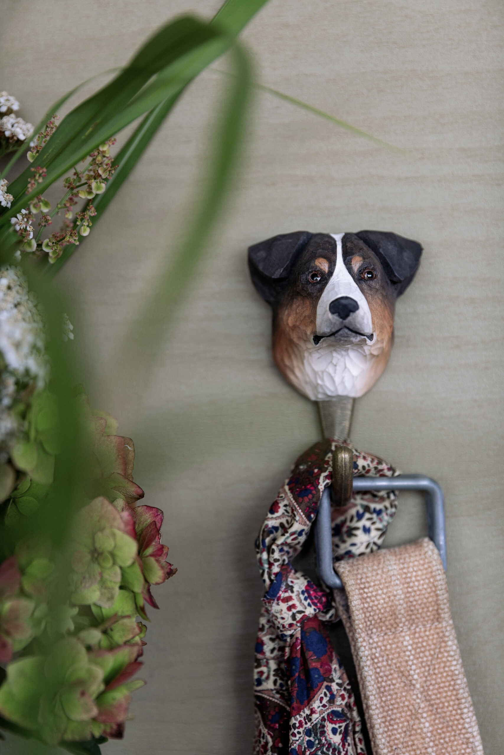 Patère bois métal Berger Australien Wildlife Garden